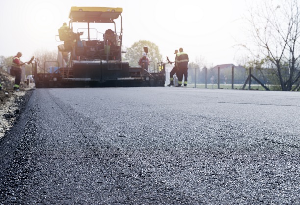 Concept Note :Low-carbon pavement selection: A life cycle comparison of asphalt and rigid pavements